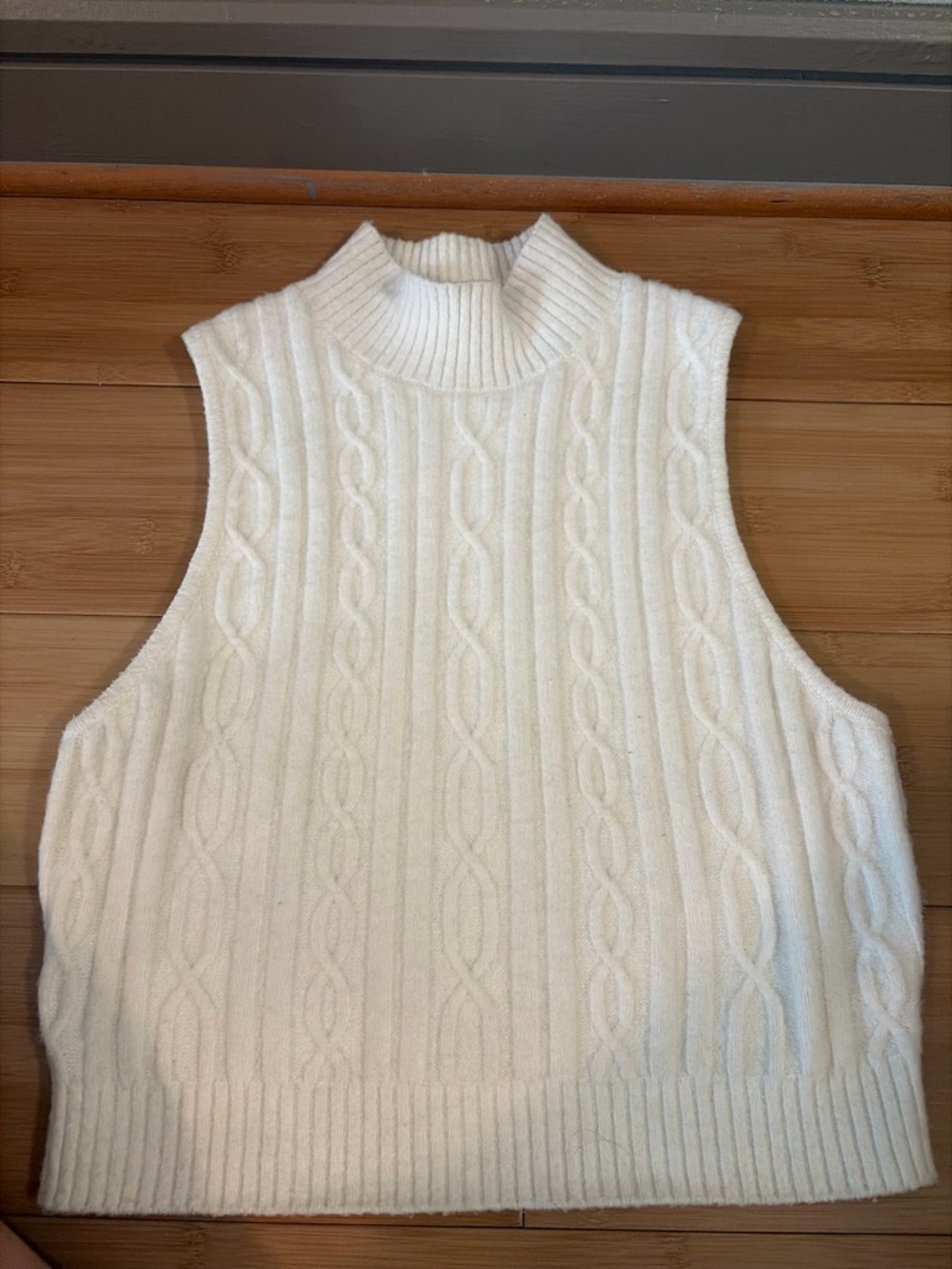 ALO Yoga Cream Cable Knit Sleeveless Turtleneck Vest